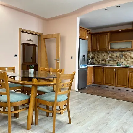 за гости трапезица мак Apartmán *